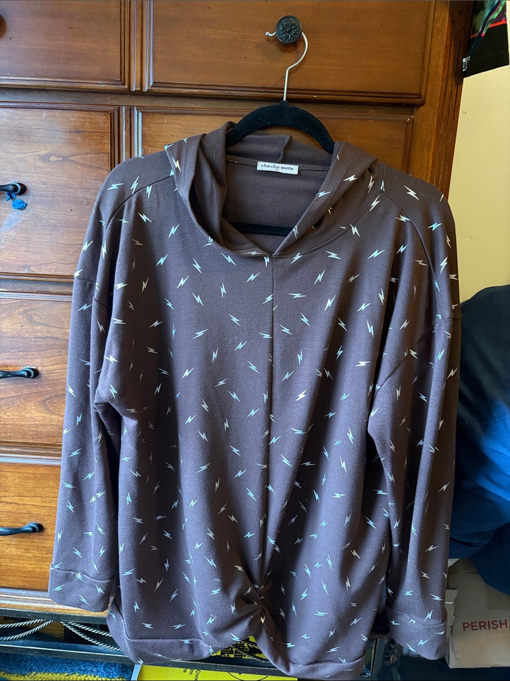 cha cha vente Brown Hooded Women’s Sweatshirt with Lightning Motif